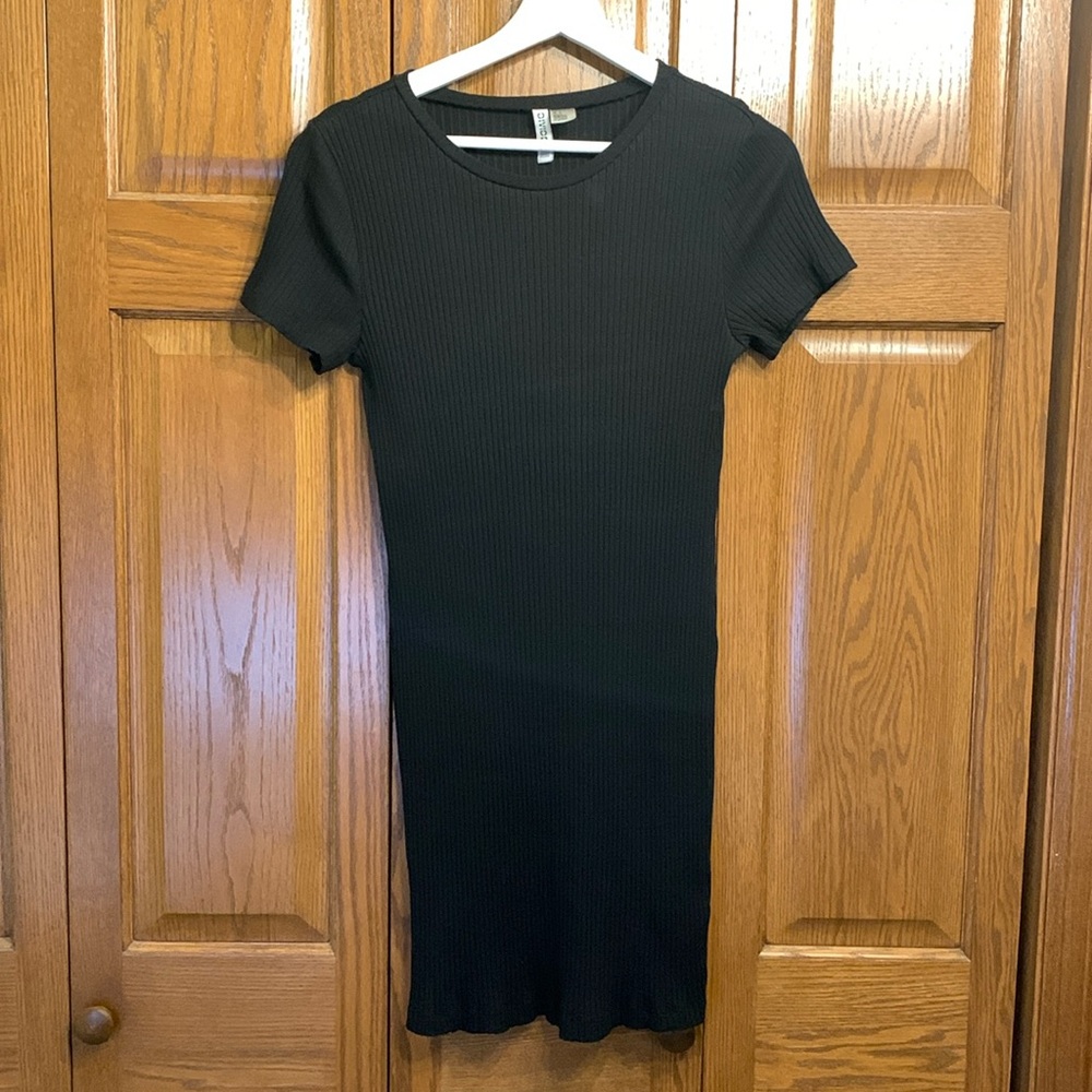 Ladies gently worn shirt/dress, Divided brand in Size Large, color black
